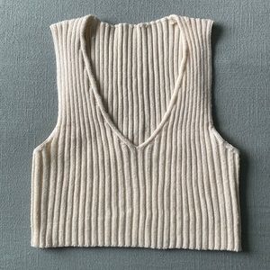Sweater v-neck crop top, size small